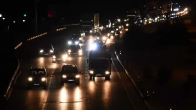 Bayram dönüşü trafiği kilit kavşağı çıkmaza sürükledi