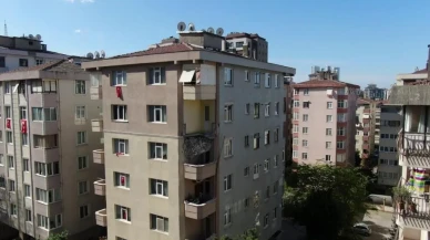 Kadıköy’de balkonu çöken bina dron ile görüntülendi: Bina tahliye edildi