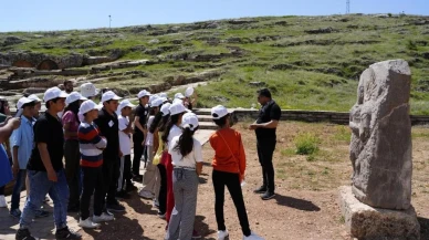 Arkeoloji topluluğundan minik kaşiflere kültürel miras eğitimi: Adıyaman üniversitesi arkeoloji topluluğu öğrencilere yönelik etkinlik gerçekleştirdi