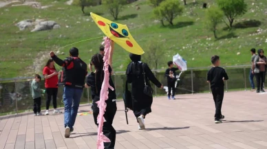 Harput'ta uçurtma şenliği: Çocuklar renkli görüntülerle kültürü kutladı