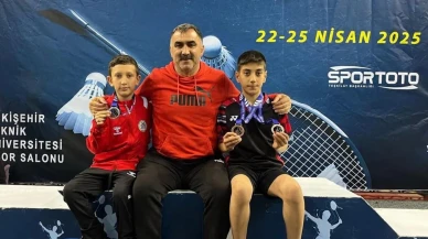 Erzincanlı genç badminton yetenekleri: Türkiye Şampiyonası'nda 3 madalya ile döndü!