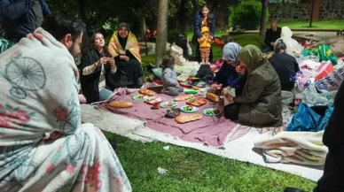 Geceyi sokakta geçirdiler: İstanbul'da deprem sonrası zor saatler