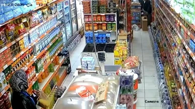 Markette deprem anı kamerada: Ürünler yere düştü