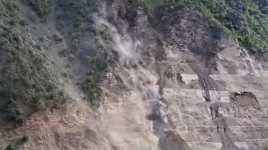 Artvin'de faciaya yol açan heyelan: Üçüncü kez ulaşımı kapatmış durumda