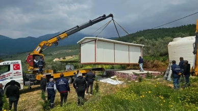 İzmir Kemalpaşa'da tarım arazisindeki kaçak yapılar yıkılıyor: Tepkiler yükseliyor