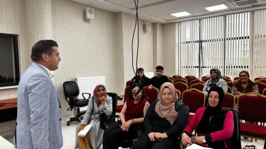 Altıntaş'ta Ebeveyn Okulu kursları ile çocuk gelişimine yeni bir bakış açısı