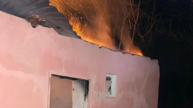Erzincan'da ev yangını paniği! İtfaiye ekipleri alevlere anında müdahale etti, yıkım büyük