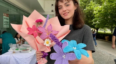Yeliz Elmas'tan örgü sanatıyla solmayan çiçek buketleri