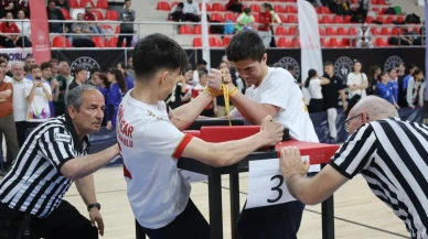 Bilek güreşi yıldızlar grup müsabakaları başladı: Bilecik'te heyecan dorukta