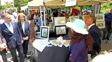 Çeşme tarihi güzellikleri Selçuk Sevgi Yolunda sergilendi  OR  Tarihi Çeşme suluboya sanatıyla İzmirde buluştu