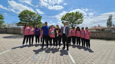 Gazioğlu Ortaokulu Kız Futbol Takımı Türkiye Şampiyonluğu Hedefliyor