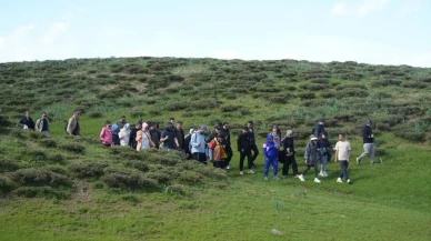 Muş Valisi Avni Çakır, doğaseverlerle Ilıca Yaylası’ndaki yürüyüş etkinliğinde doğal güzellikleri tanıttı