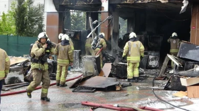 Pendik'te yangın paniği: Spotçu mağazasında çıkan yangın kısa sürede kontrol altına alındı