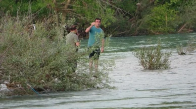 Suların yükseldiğini fark etmeyince: Irmaktaki adacıkta mahsur kaldılar