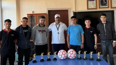 Tavşanlı Anadolu İmam Hatip'te 19 Mayıs futsal heyecanı