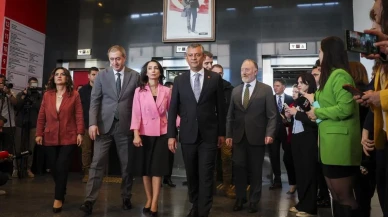 Özgür Özel'den DEM Parti heyetine ziyaret: Terörle mücadele ve İstanbul'daki operasyon ele alındı