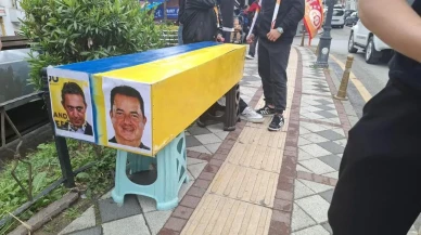 Galatasaray taraftarlarından Fenerbahçe'ye son derece sert gönderme: Tabut yürüyüşü