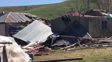 Tekman’da hortumda binaların çatıları uçtu: Erzurum’da panik yaşandı