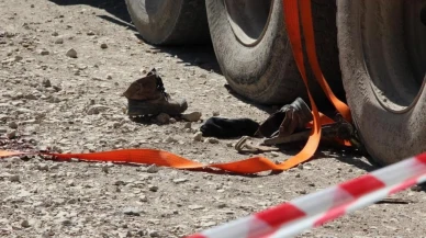 Sakarya'da iş kazası dehşeti: Tomrukların altında kalan işçi hayatını kaybetti