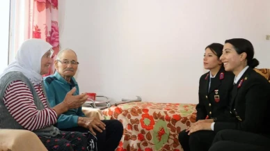 Muğla Jandarma'dan anlamlı jest: 75 yıllık evli çifte özel ziyaret