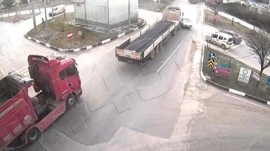 Aşırı hız ve dikkatsizlik kazalara davetiye çıkarttı: Kütahya'da 4 ayrı kaza kamerada