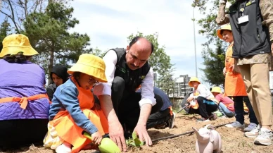 Başkan Altay'dan anlamlı proje: 'Tarıma Engel Yok' ile özel gençler sebze fidesi dikti