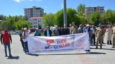 Muş'ta gençlik bayramı coşkusu: Yürüyüşte birlik ve beraberlik mesajı verildi