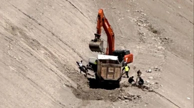 Tunceli'de kamyonun şarampole düşmesi sonucu yaralanan sürücünün sağlığı iyiye gidiyor