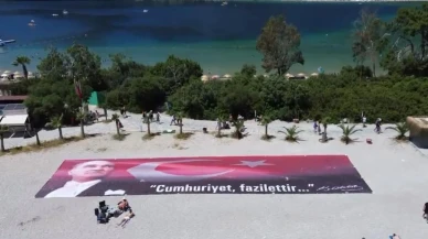 Ölüdeniz'de 19 Mayıs coşkusu: Havada dalgalanan Türk bayrağı görenleri büyüledi