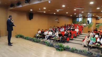 Şanlıurfa Haliliye Belediyesi'nden gençlere moral desteği: Üniversite sınavı öncesi motivasyon semineri düzenlendi