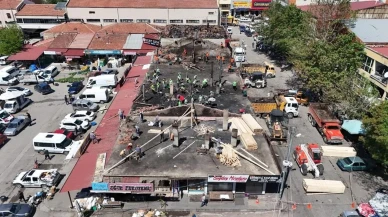 Buğday Meydanında yangının izleri siliniyor: Erzincan belediyesi esnafla bir araya geldi