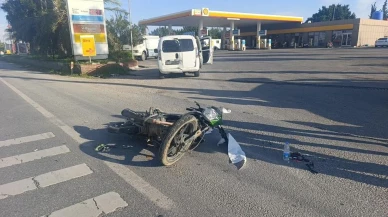 Manavgat'ta motosiklet kazası: Ticari araca çarpan sürücü yaralandı