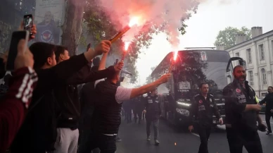 Beşiktaş taraftarı Tüpraş Stadyumu'na coşkulu karşılama yaptı