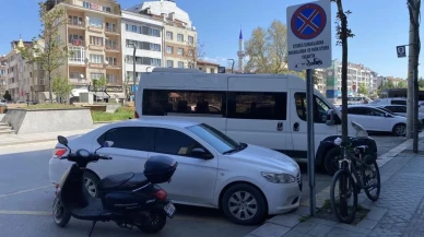 Otobüs duraklarını otoparka çevirdiler: Duyarsız sürücüler tepki çekiyor