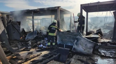 Konya'daki okul inşaatında büyük yangın: 7 konteyner kullanılamaz hale geldi