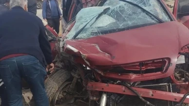 Otomobil, kamyonla çarpıştı: 14 yaşındaki sürücü hayatını kaybetti