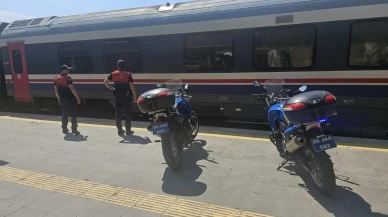 Aydın Kuyucakta aranan uyuşturucu satıcısı trende yakalandı