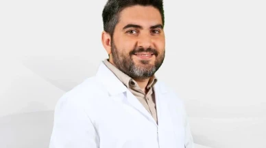 İEÜ Medical Point Hastanesi'nden Avrupa'ya sertifikalı atılım: Dr. Seymur Aslanov başarıyla uzmanlık belgesi aldı