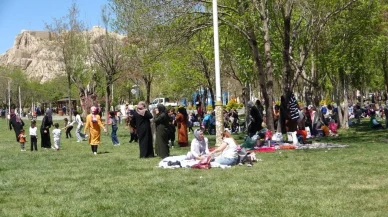 Van'da hıdırellez etkinliği: Renkli görüntülere sahne oldu