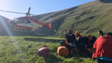Van'da kayalıklarda mahsur kalan kişiyi AFAD kurtardı