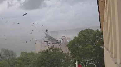 Tunceli'deki fırtınada çatı saniyeler içerisinde parçalandı: Bir çatının parçalanarak uçtuğu an saniye saniye kameralara yansıdı