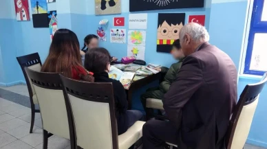 Giresun'da emekli öğretmenden örnek davranış: 'Papatya Sınıfı'nda gönüllü öğretmenlik yapıyor