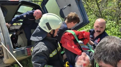 Samsun'da feci kaza: Kontrolden çıkan hafif ticari araç devrildi, 2 yaralı