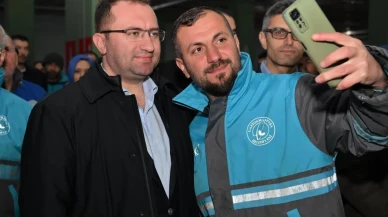 Gaziosmanpaşa'daki belediye işçileri 1 Mayıs'ı kutladı: Başkan Bahçetepe işçilerle bir araya geldi