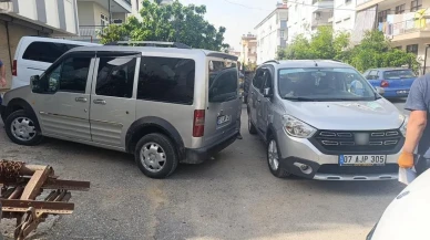 Manavgat'ta hafif ticari araç ile otomobil çarpıştı: 1 yaralı