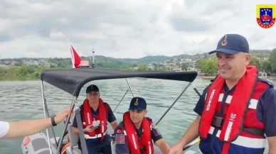 Jandarma Sapanca Gölü'nde denetimlerini sürdürüyor