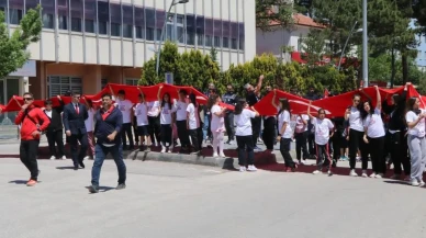 Çankırı'da 19 Mayıs coşkusu! Gençler bayraklarla yürüyüş düzenledi