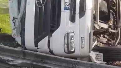 Tır şarampole devrildi! Sürücü hastaneye kaldırıldı, detaylar içeriğimizde
