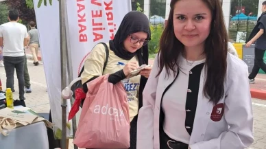 Bilecik'te 'Hayaller Kutusu' etkinliğiyle duygusal dilekler kutuya bırakıldı