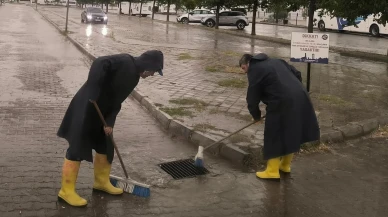 Didim Belediyesi yağış öncesi mazgalları temizledi